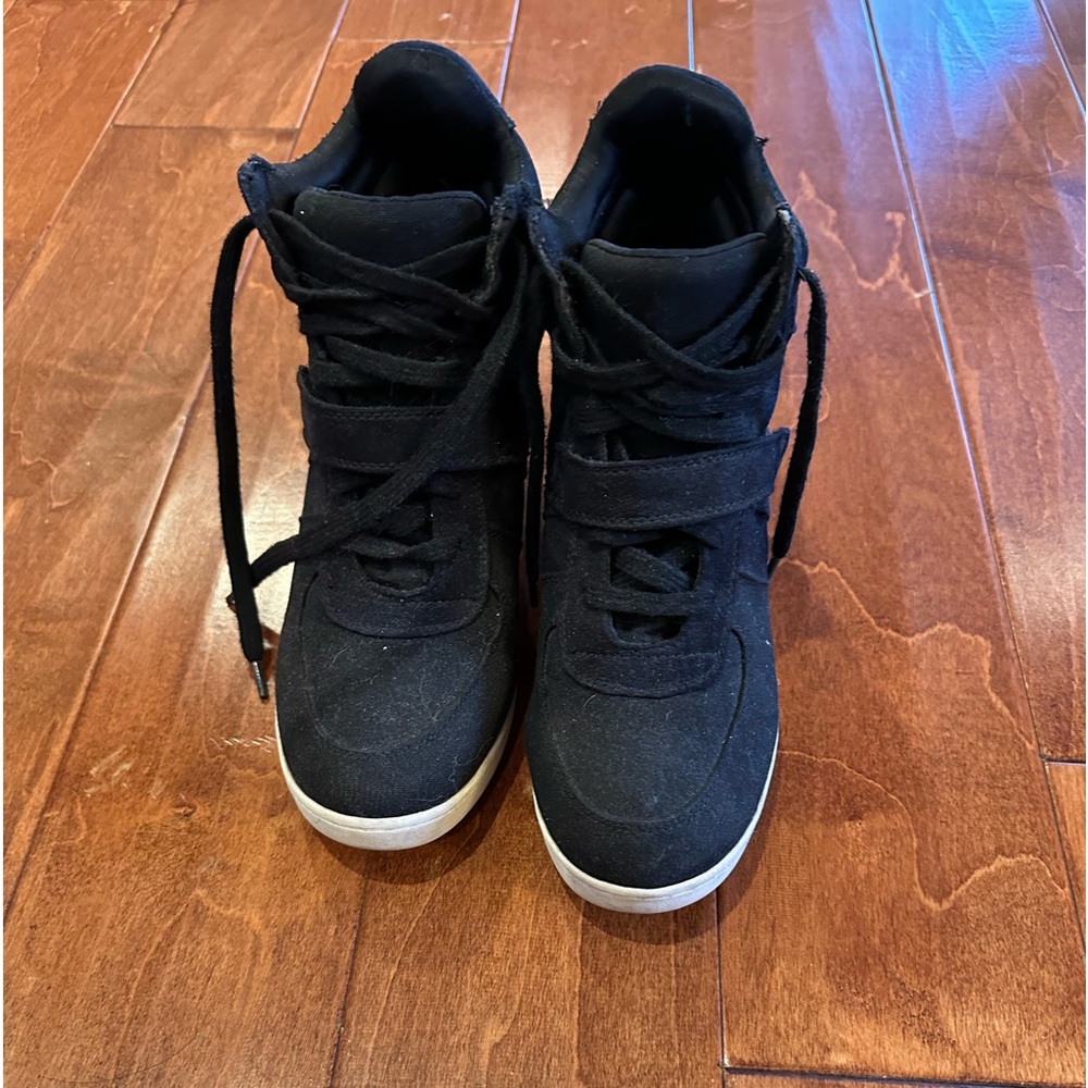 Black super cute Air-walk shoes - Picture 2 of 3